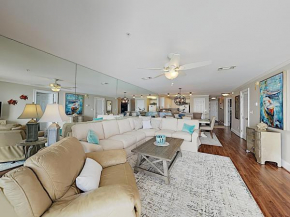 Beautiful home in Destin with Outdoor swimming pool and 3 Bedrooms